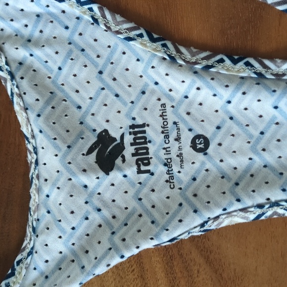 Rabbit EZ trail perf tank - Picture 2 of 4